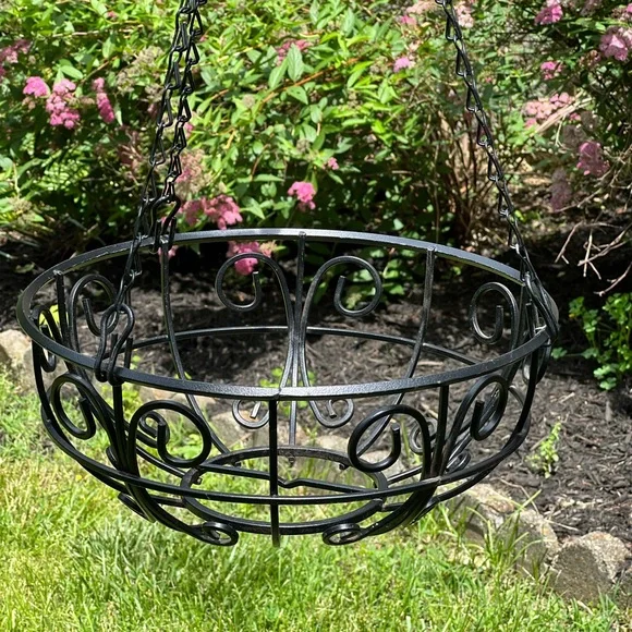 Vintage black heavy metal hanging basket outdoors - Picture 2 of 9